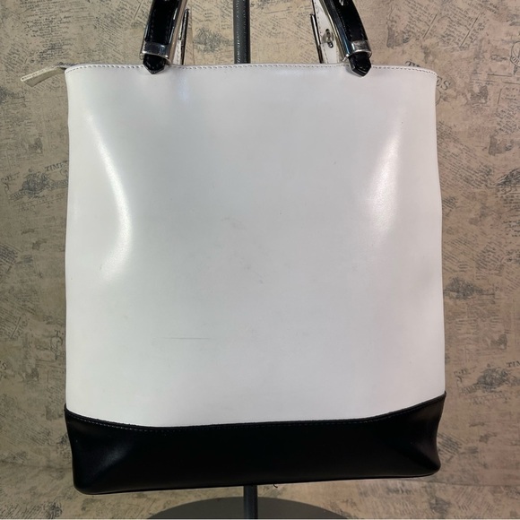Frederic Paris Made in France, White and Black Leather tote bag - Picture 2 of 15